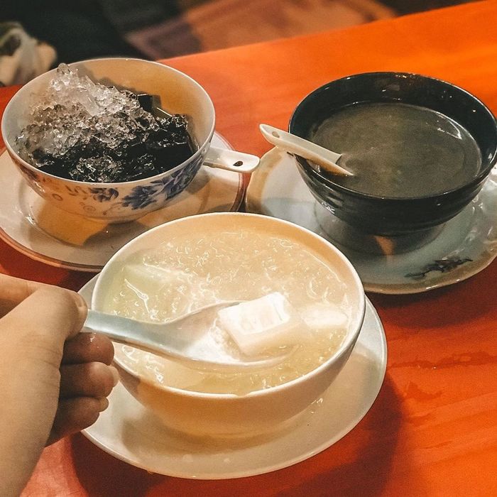 Loạt quán ăn có tên nghe là chạy nhưng lại đông nghẹt khách ở TP.HCM