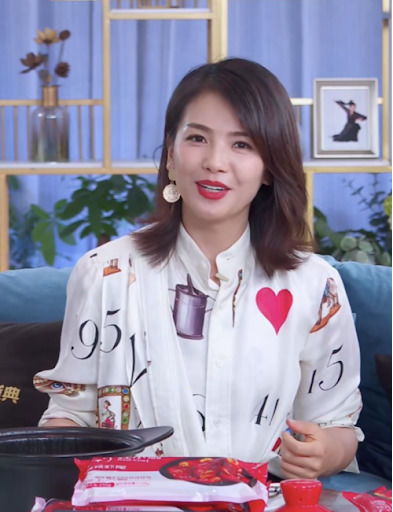 Sao Cbiz là thánh livestream: Xa Thi Mạn thu 30 tỷ, Phạm Gia ăn đậm