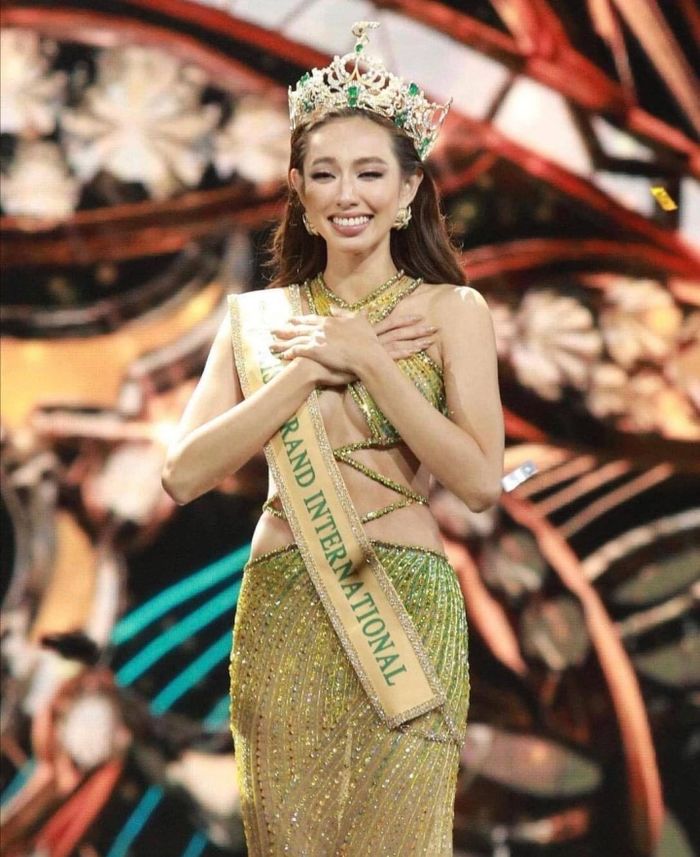Màn final walk của Hoa hậu Thùy Tiên: hào quang sáng rực