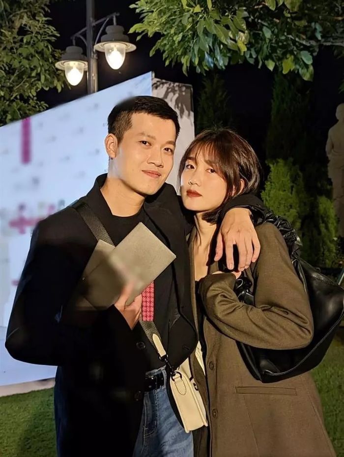 MC mát tay nhất Olympia hiếm hoi khoe vợ đẹp: Xinh như hot girl Hàn
