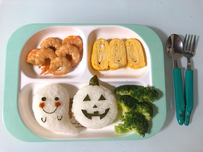 Mẹ Việt ở Nhật gợi ý làm cơm hộp cho con mang đi học style Halloween