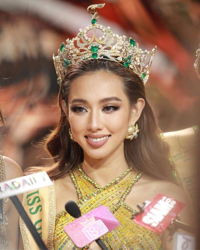 Mừng ngày 20/10: Thùy Tiên đóa hoa rực rỡ đại diện cho nét đẹp Việt