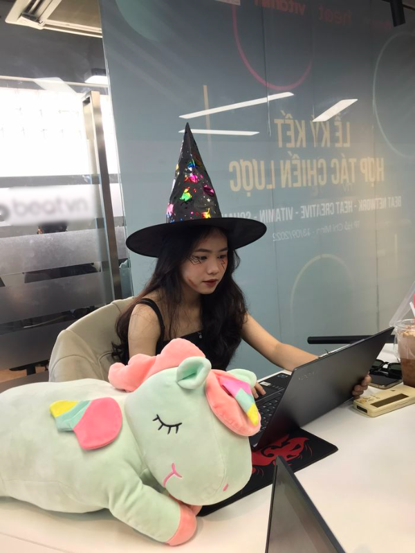 Muôn kiểu đón Halloween của cánh chị em nhân viên văn phòng