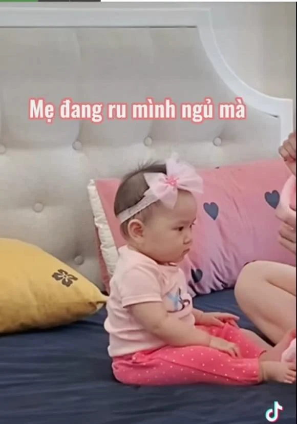 Muôn kiểu ru con ngủ của sao Việt: Đàm Vĩnh Hưng hát ru con trên xe