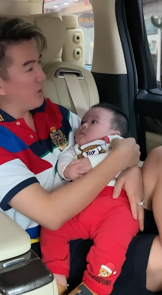 Muôn kiểu ru con ngủ của sao Việt: Đàm Vĩnh Hưng hát ru con trên xe