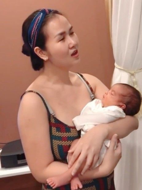 Muôn kiểu ru con ngủ của sao Việt: Đàm Vĩnh Hưng hát ru con trên xe