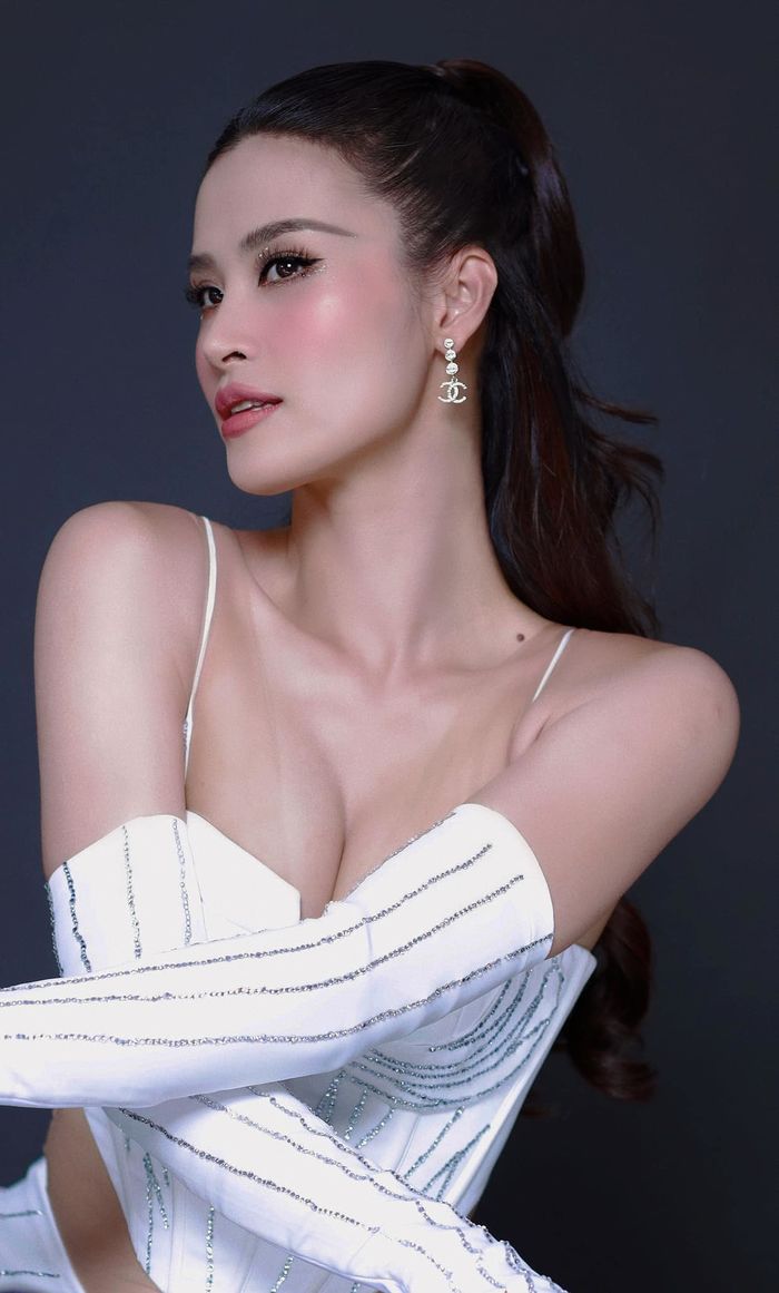 Mỹ nhân có tòa thiên nhiên đồ sộ: Mẹ 3 con Hồ Ngọc Hà quá ấn tượng