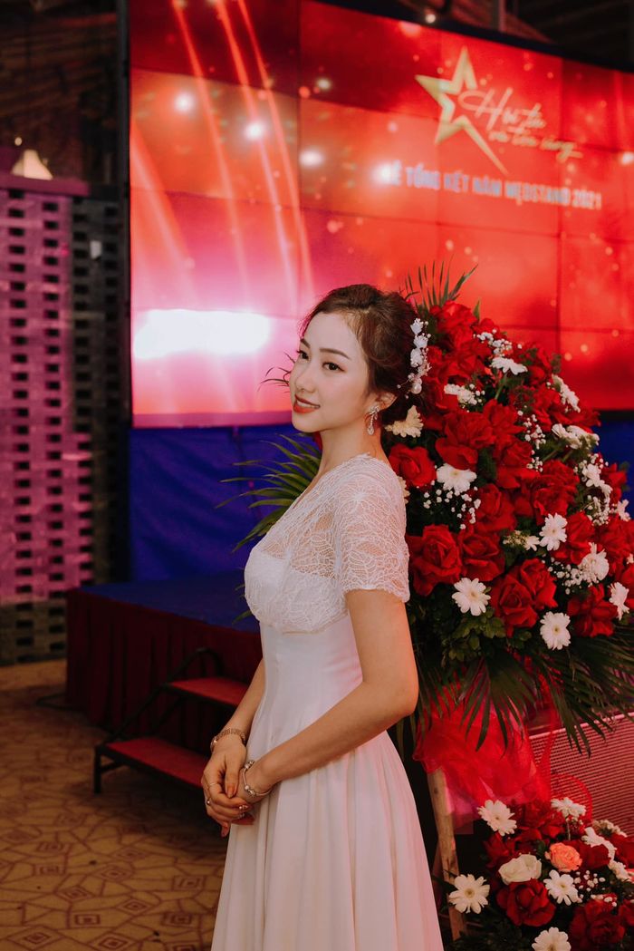 Mỹ nhân quê Nam Định thi HHVN: 8.0 IELTS, nói được 3 thứ tiếng