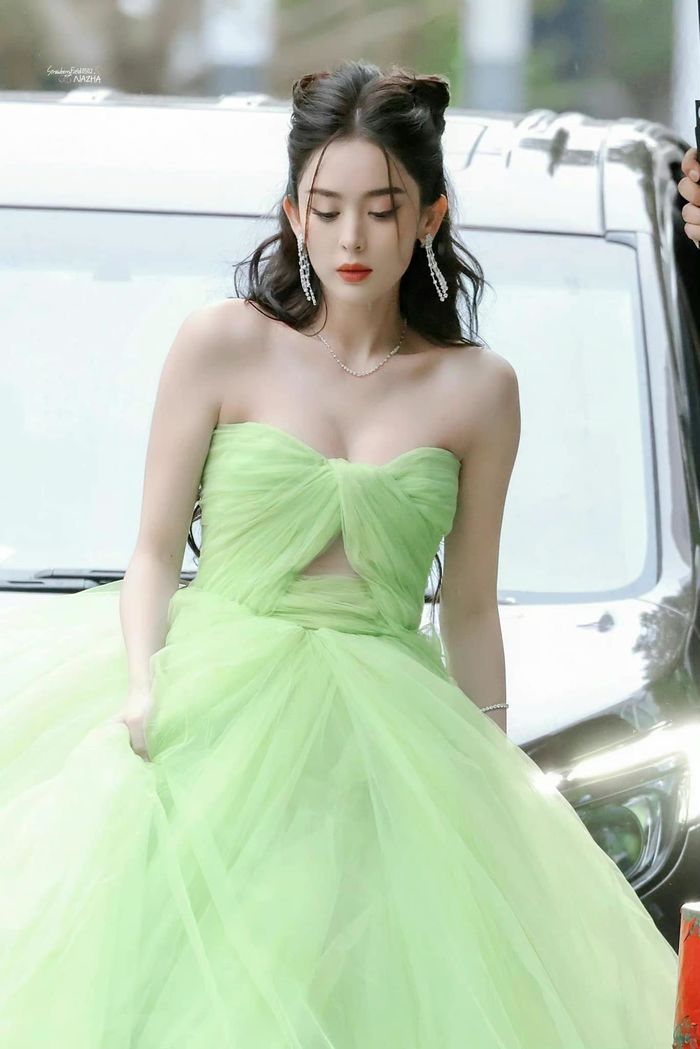 Mỹ nhân Hoa ngữ bị cho thiếu khí chất: Triệu Lệ Dĩnh mãi chưa sang