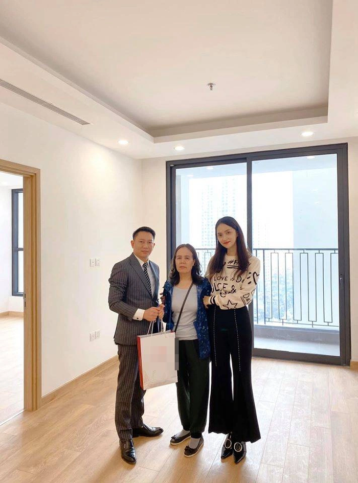 Mỹ nhân Việt mang nhà về cho mẹ khi đổi đời: Thùy Tiên sắm hẳn 2 căn