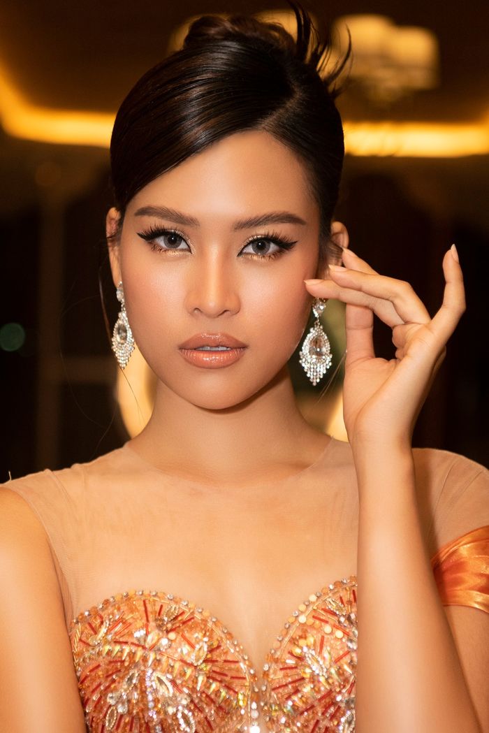 Mỹ nhân Việt mang nhà về cho mẹ khi đổi đời: Thùy Tiên sắm hẳn 2 căn
