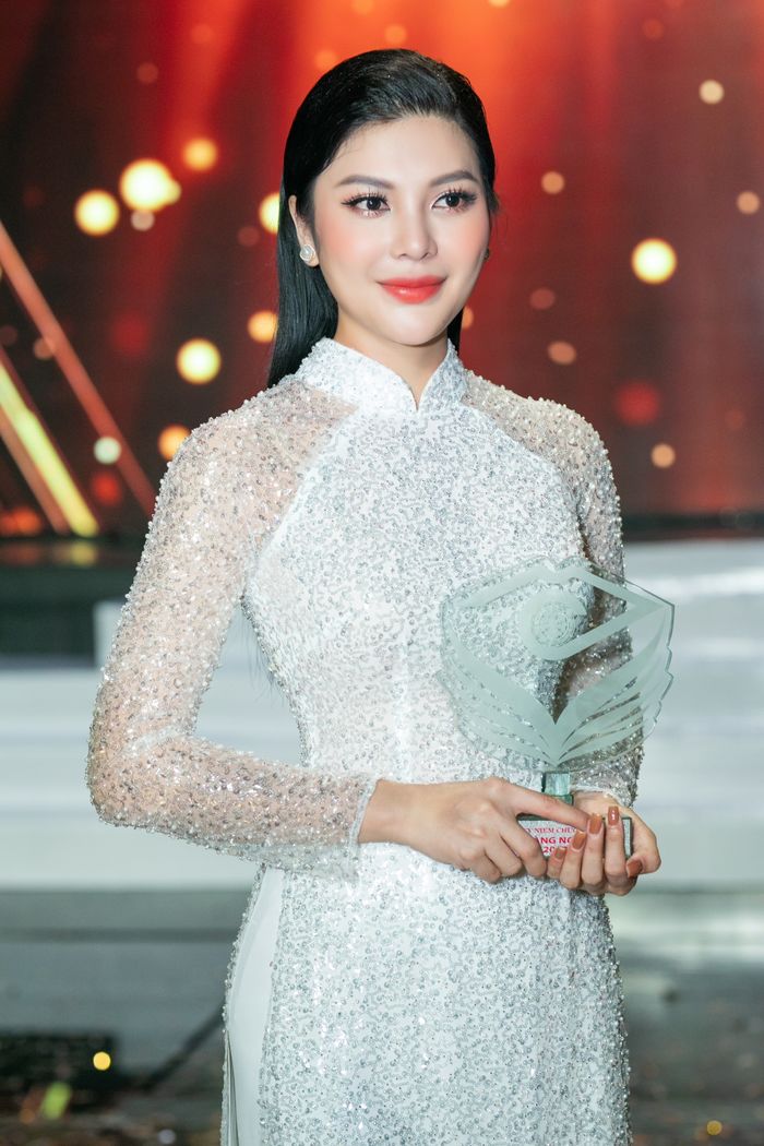 Ngọc nữ bolero lấn sân đóng phim Lily Chen đạt giải bạc Én Vàng 2022