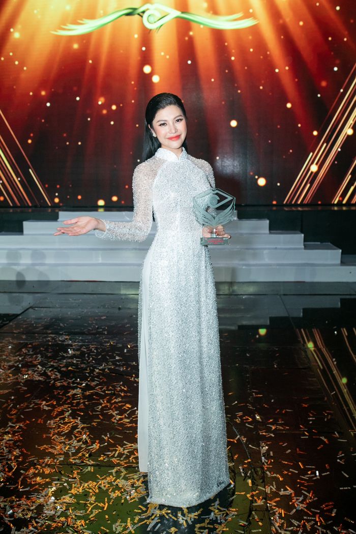 Ngọc nữ bolero lấn sân đóng phim Lily Chen đạt giải bạc Én Vàng 2022