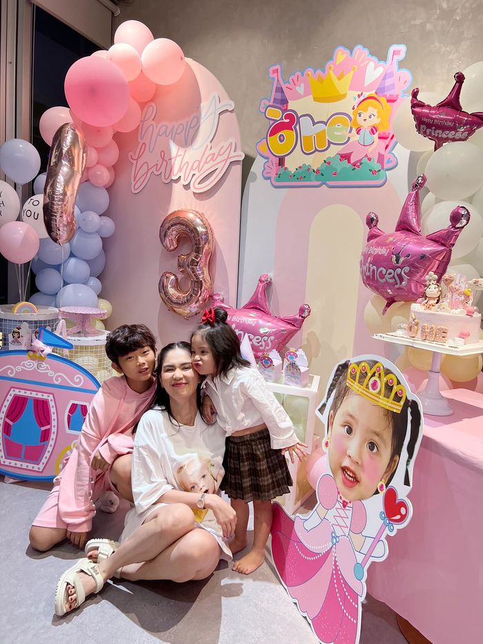 Ngọc Trinh tổ chức sinh nhật hoành tráng cho con gái nuôi
