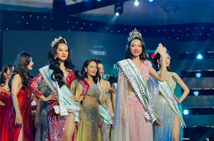 Chỉ trong một đêm, Vbiz có thêm 2 Hoa hậu
