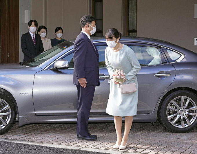 Chồng của cựu công chúa đậu bằng luật: hoàng gia Nhật chúc mừng