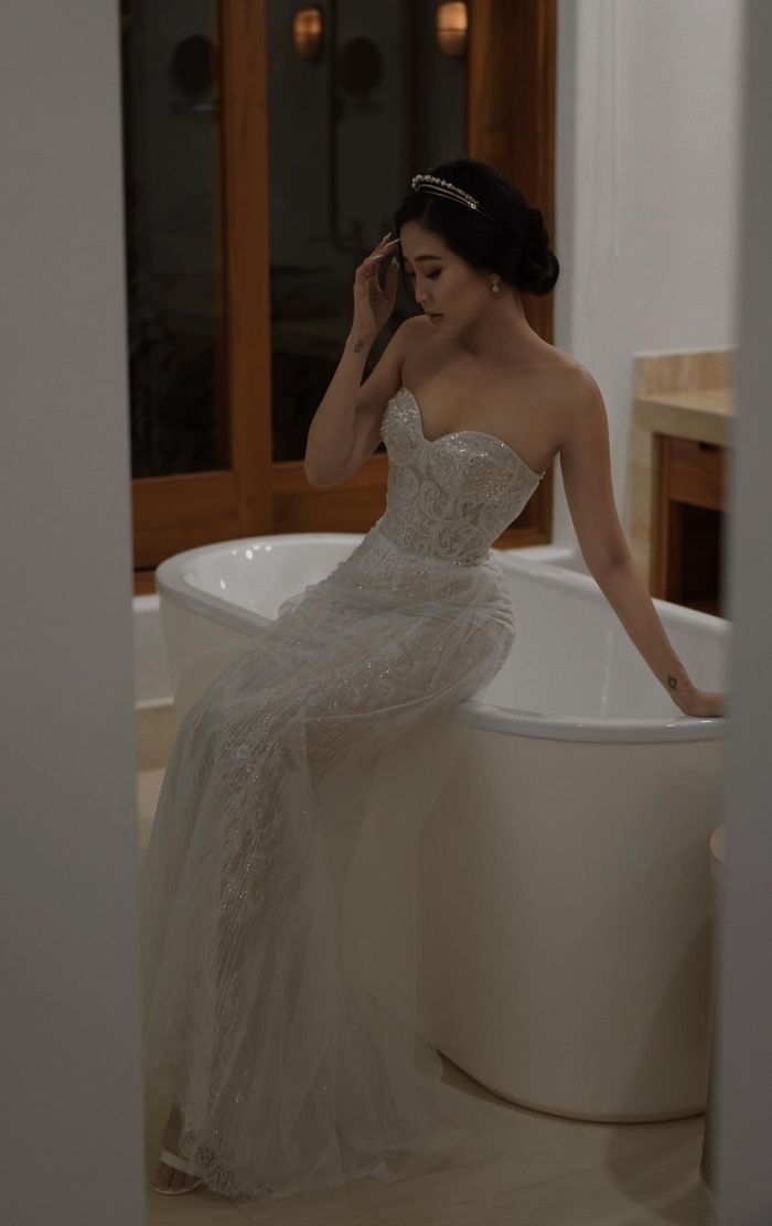 Bóc giá loạt váy cưới đắt đỏ của cô dâu Vbiz: Hà Trinh chi 130 triệu