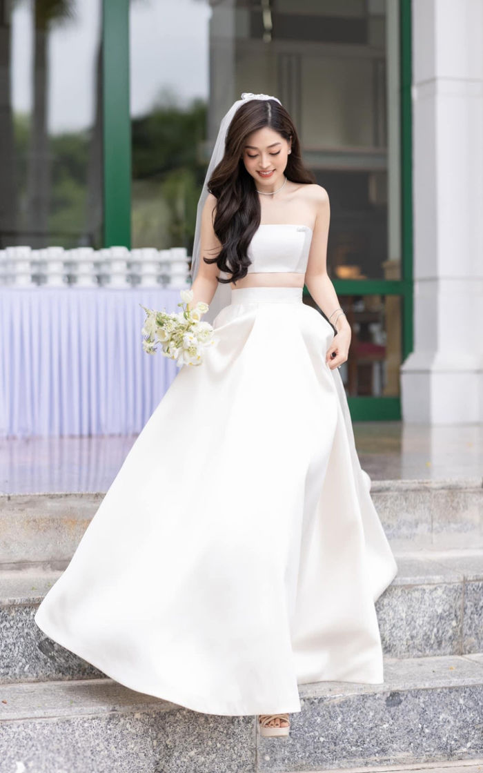 Những cô dâu mặc bạo nhất Vbiz: Phương Nga chơi hẳn croptop