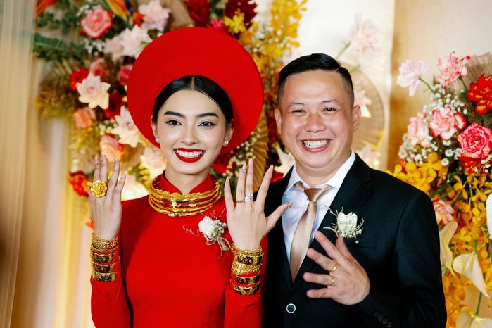 Những đám cưới sặc mùi vàng xứ Tây Đô: Cô dâu được tặng 300 cây vàng