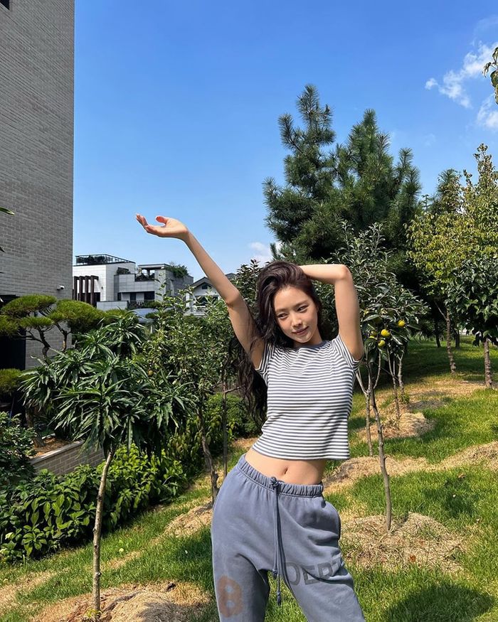 Idol Kpop có style đỉnh nhưng bị quên lãng: Nayeon đơn giản mà vẫn xịn