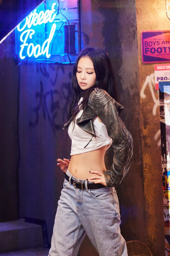 Những kiểu mặc quần không giống ai của bộ đôi rapper BLACKPINK