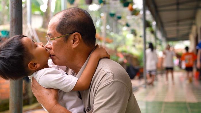 Những người cha “không máu mủ”: Cha già 70 tuổi nuôi gần 300 đứa trẻ 