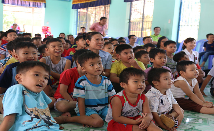 Những người cha “không máu mủ”: Cha già 70 tuổi nuôi gần 300 đứa trẻ