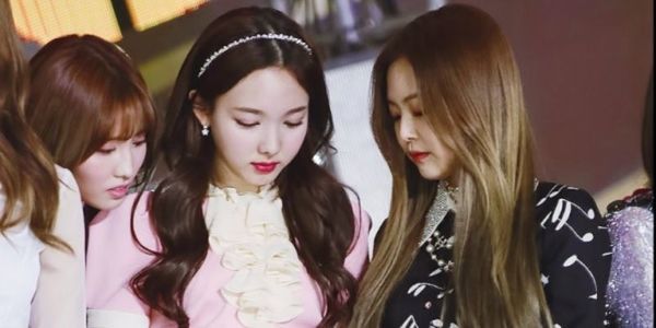 Những nhóm nhạc Kpop hay bị so sánh với nhau: Fan ganh đua thấy rõ