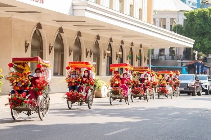 Phương tiện rước dâu độc lạ trong đám cưới sao Việt: Có cả xích lô