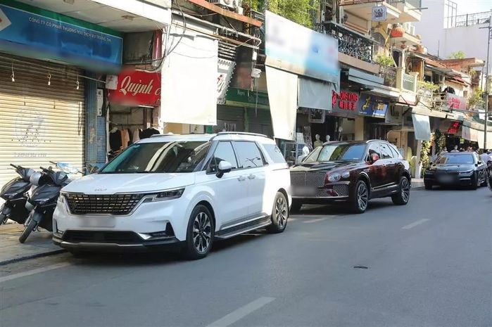 Phương tiện rước dâu độc lạ trong đám cưới sao Việt: Có cả xích lô