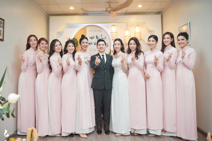 Phương tiện rước dâu độc lạ trong đám cưới sao Việt: Có cả xích lô
