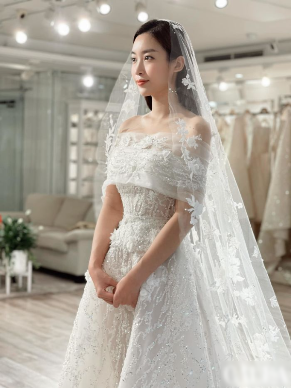 Những yêu cầu bắt buộc trong hôn lễ Đỗ Mỹ Linh và con trai bầu Hiển