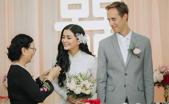 Nữ diễn viên Vbiz chi 6 tỷ học phi công: Vợ chồng 3 tháng gặp 1 lần