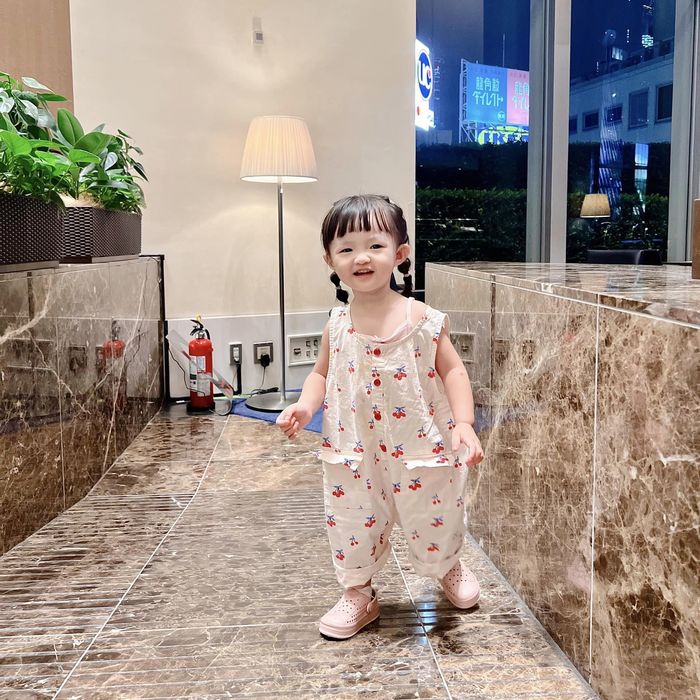 Ông Cao Thắng được nhờ con gái: Bé Winnie làm chuyên viên trang điểm