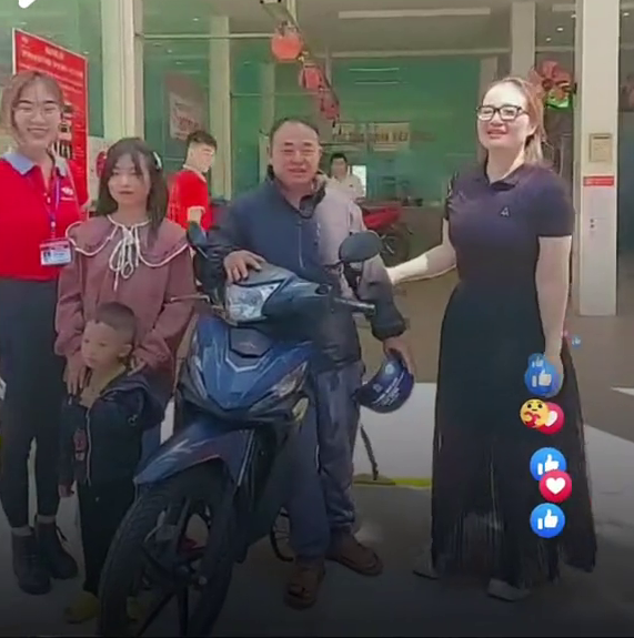 Phúng Phính Hà Giang về thăm nhà sau đổi đời: Mang cả gạo về cho mẹ