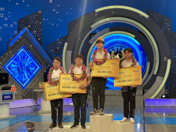 Đặng Lê Nguyên Vũ được địa phương khen thưởng 100 triệu đồng