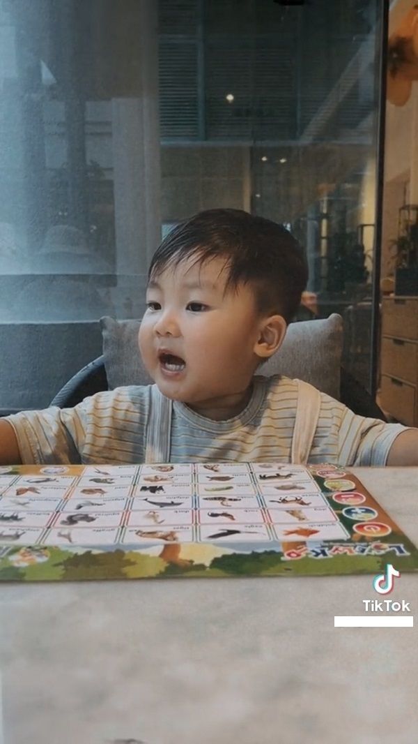 Quý tử nhà Hòa Minzy lên 3: Bảnh bao như soái ca, là chỗ dựa của mẹ