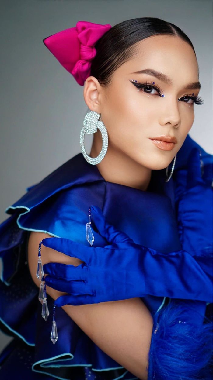 Rộ cát-xê và yêu cầu làm việc không khác gì celeb của Phạm Thoại