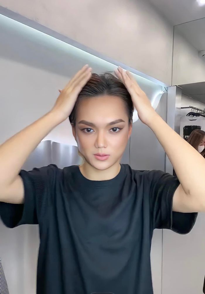 Rộ cát-xê và yêu cầu làm việc không khác gì celeb của Phạm Thoại