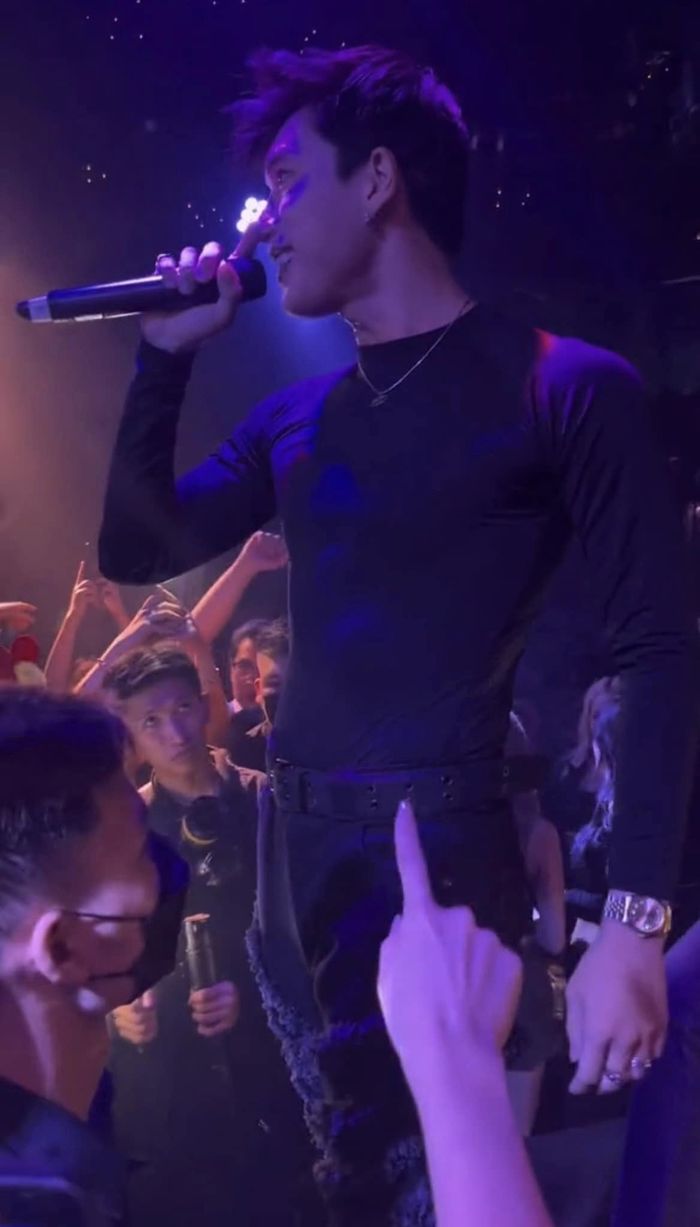 Sơn Tùng diện style cái bang, gây chú ý vì na ná em trai MONO