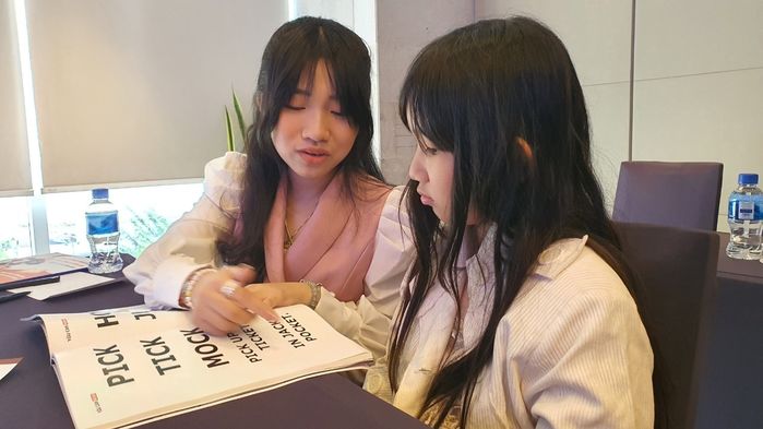 Bé gái 13 tuổi người Việt ra mắt sách về phương pháp học tiếng Anh 
