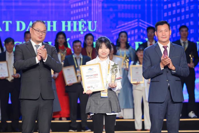 Bé gái 13 tuổi người Việt ra mắt sách về phương pháp học tiếng Anh