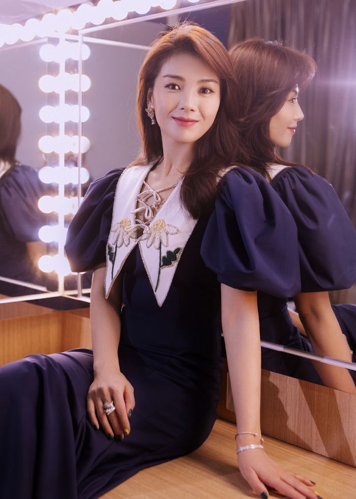 Sao Cbiz là thánh livestream: Xa Thi Mạn thu 30 tỷ, Phạm Gia ăn đậm