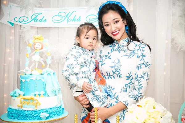 Sao Vbiz công khai con nhưng giấu nhẹm nửa kia: Ai cũng gây tò mò