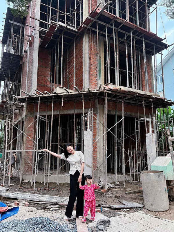 Sao Vbiz đầu tư kinh doanh: Lan Ngọc nhập hội bà hoàng chứng khoán