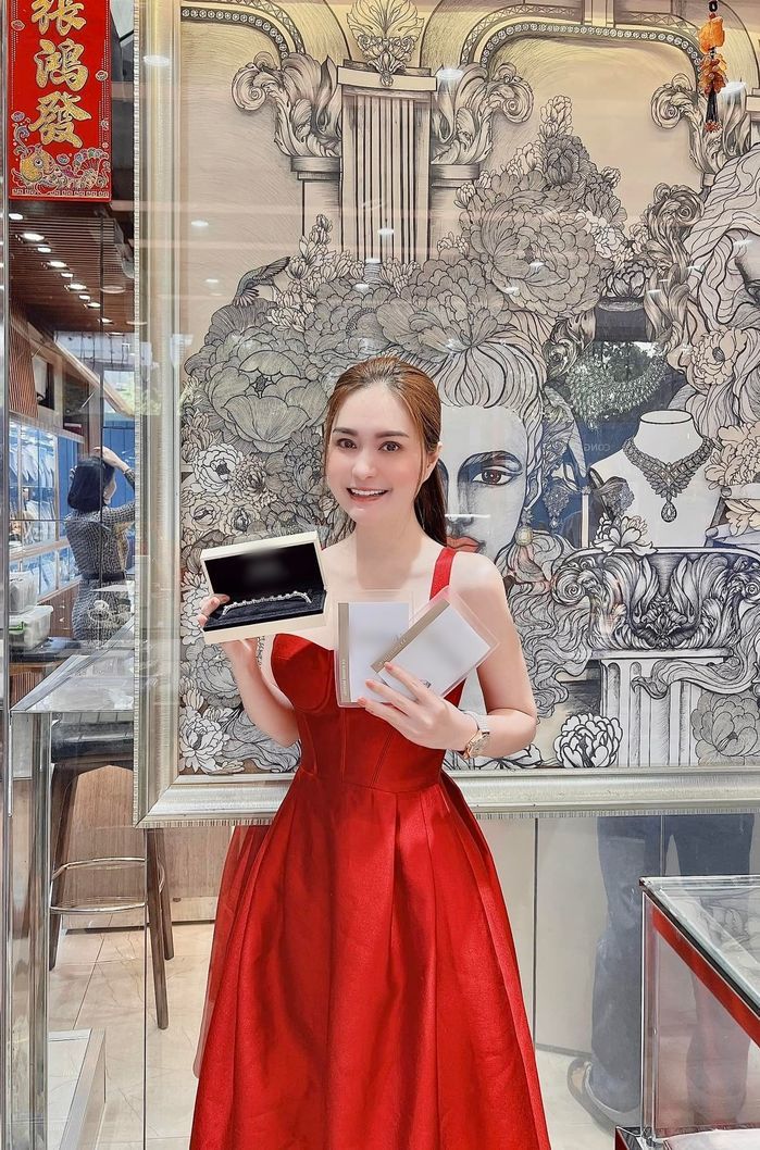 Sao Việt là tín đồ trang sức kim cương: Phạm Hương khiến fan ao ước