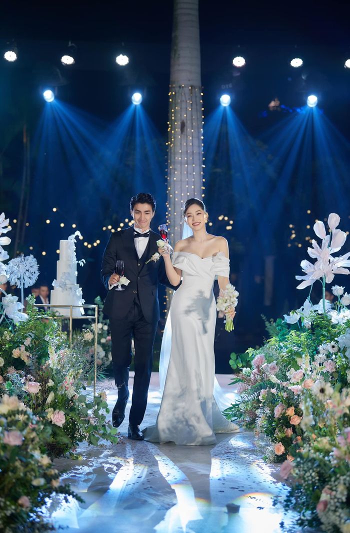 Sao Việt tắm nước hồ bơi khi đi ăn cưới: Khả Ngân đâu kém Diệu Nhi