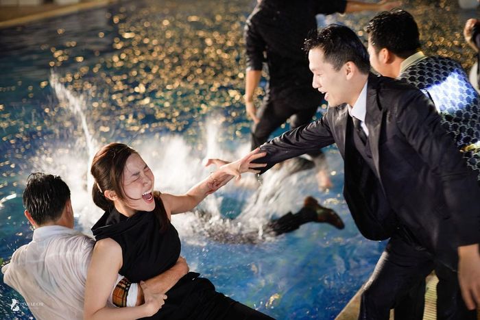 Sao Việt tắm nước hồ bơi khi đi ăn cưới: Khả Ngân đâu kém Diệu Nhi