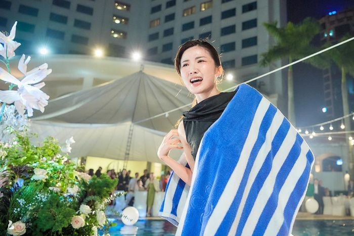 Sao Việt tắm nước hồ bơi khi đi ăn cưới: Khả Ngân đâu kém Diệu Nhi