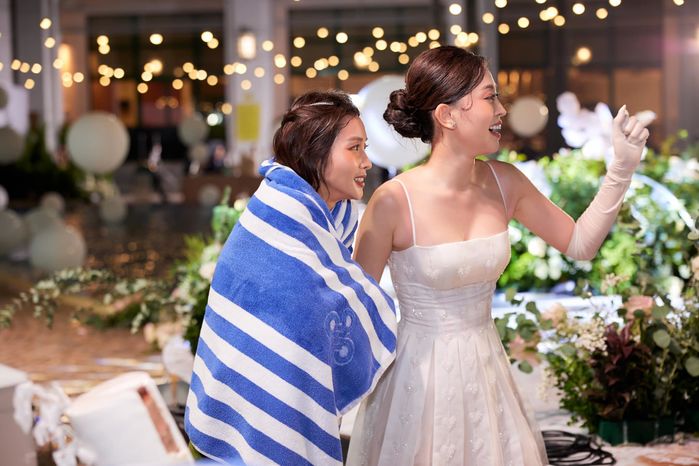 Sao Việt tắm nước hồ bơi khi đi ăn cưới: Khả Ngân đâu kém Diệu Nhi